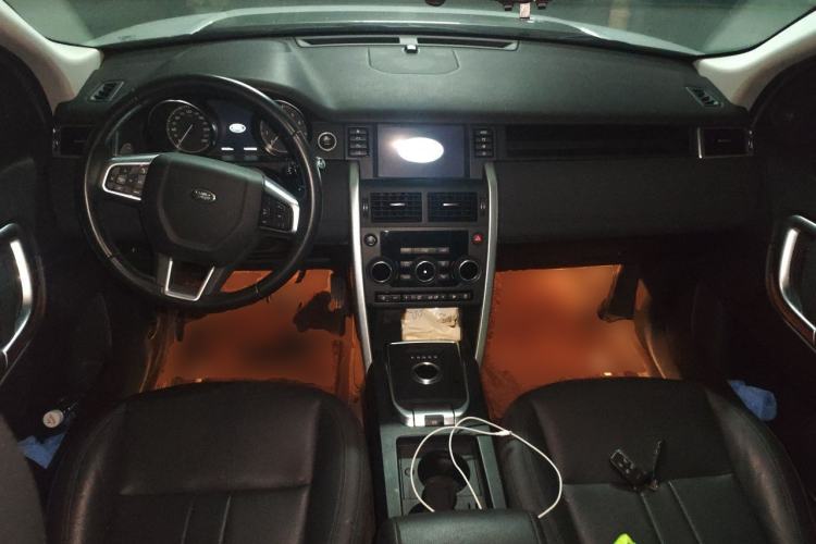 Used Land Rover Discovery Sport 2019 240 PS SE Version China VI Standard Center Console