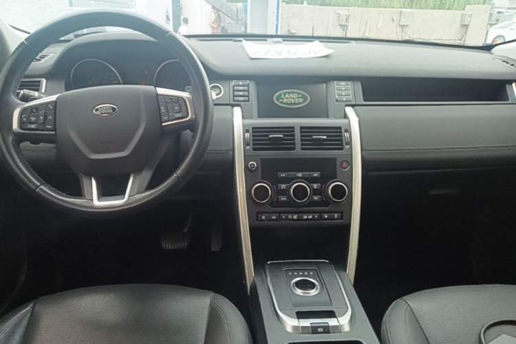 Used Land Rover Discovery Sport 2019 240 PS SE Version China V Standard Center Console