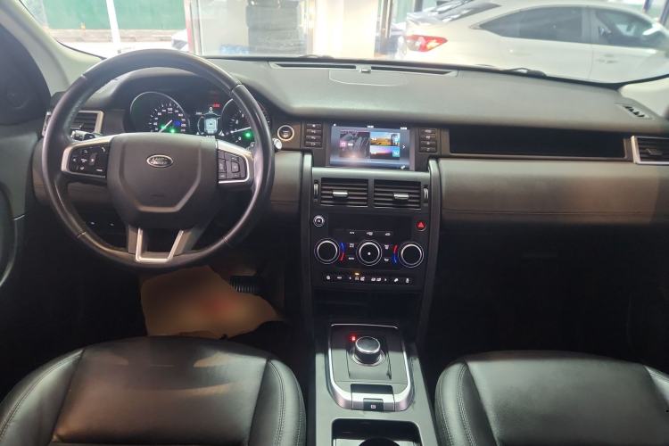 Used Land Rover Discovery Sport 2019 240 PS PURE Edition China VI Standard Center Console