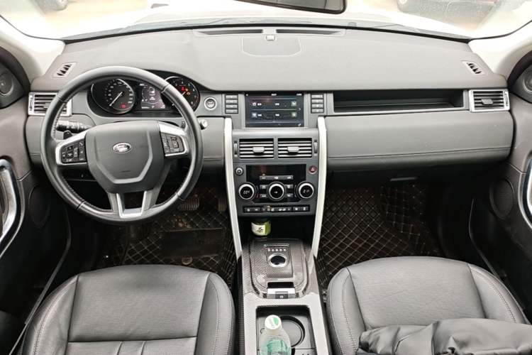 Used Land Rover Discovery Sport 2019 240 PS SE Version China VI Standard Center Console