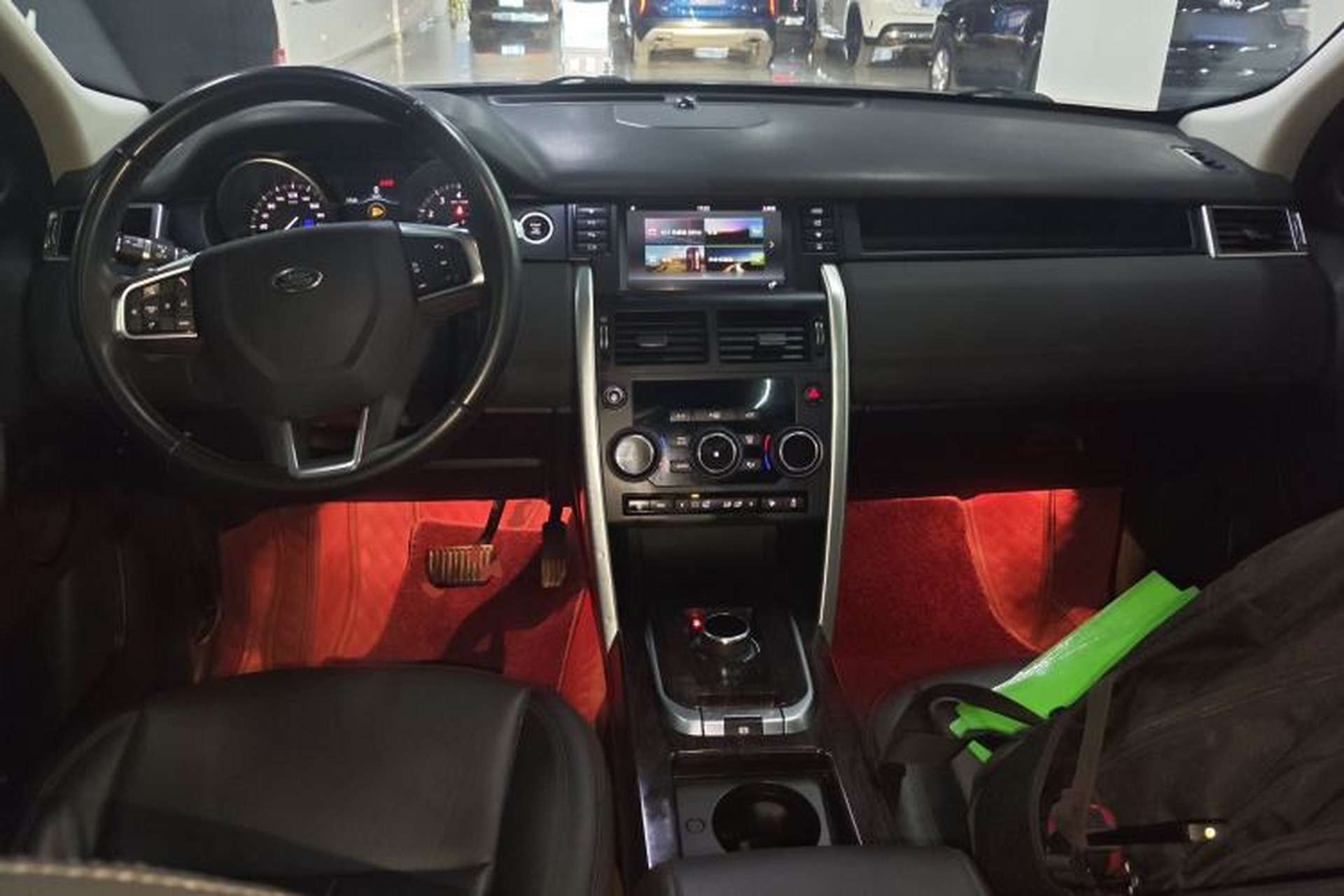Used Land Rover Discovery Sport 2019 240 PS SE Version China VI Standard Center Console