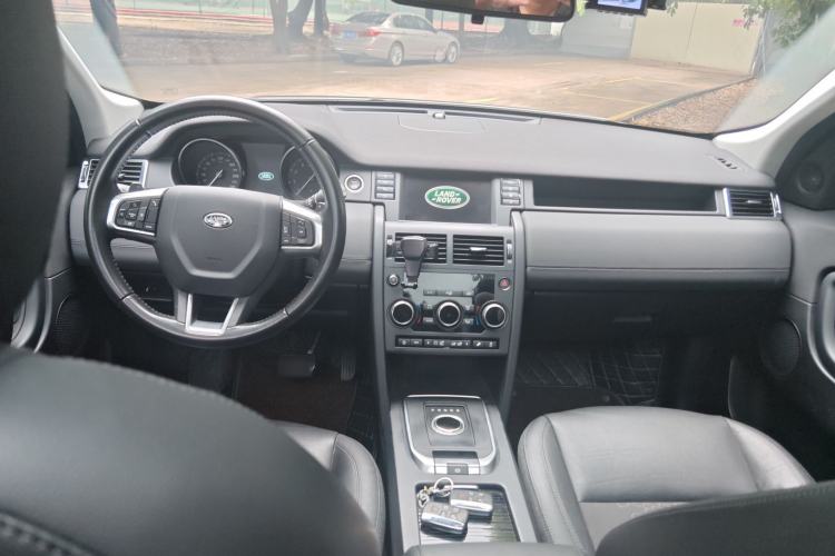 Used Land Rover Discovery Sport 2019 240 PS PURE Edition China VI Standard Center Console