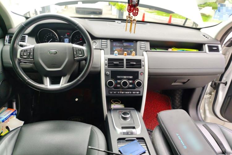 Used Land Rover Discovery Sport 2019 240 PS SE Version China VI Standard Center Console