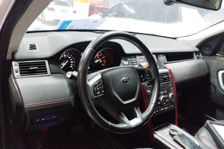 Used Land Rover Discovery Sport 2019 240 PS SE Dynamic Version China VI Standard Center Console
