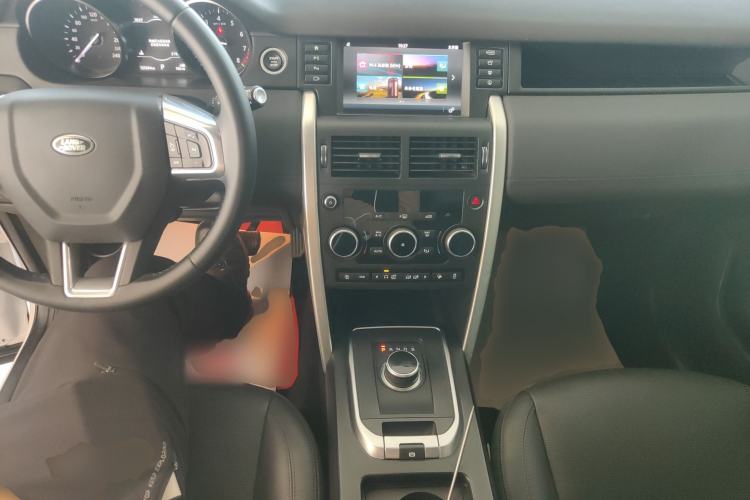 Used Land Rover Discovery Sport 2019 240 PS SE Version China VI Standard Center Console