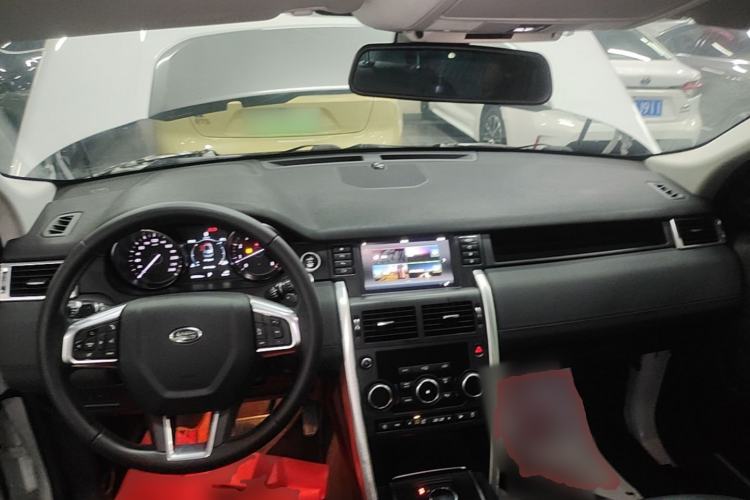 Used Land Rover Discovery Sport 2019 240 PS SE Version China VI Standard Center Console