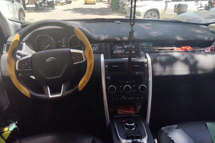Used Land Rover Discovery Sport 2019 240 PS SE Version China VI Standard Center Console