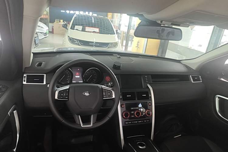 Used Land Rover Discovery Sport 2019 240 PS SE Version China VI Standard Center Console