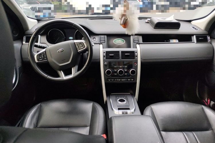 Used Land Rover Discovery Sport 2019 240 PS SE Version China VI Standard Center Console