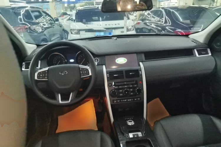Used Land Rover Discovery Sport 2019 240 PS HSE Version China VI Standard Center Console