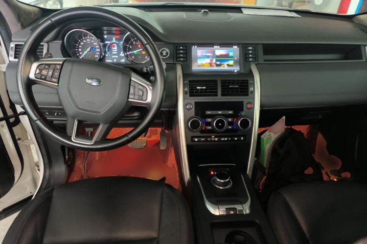 Used Land Rover Discovery Sport 2019 240 PS SE Version China VI Standard Center Console