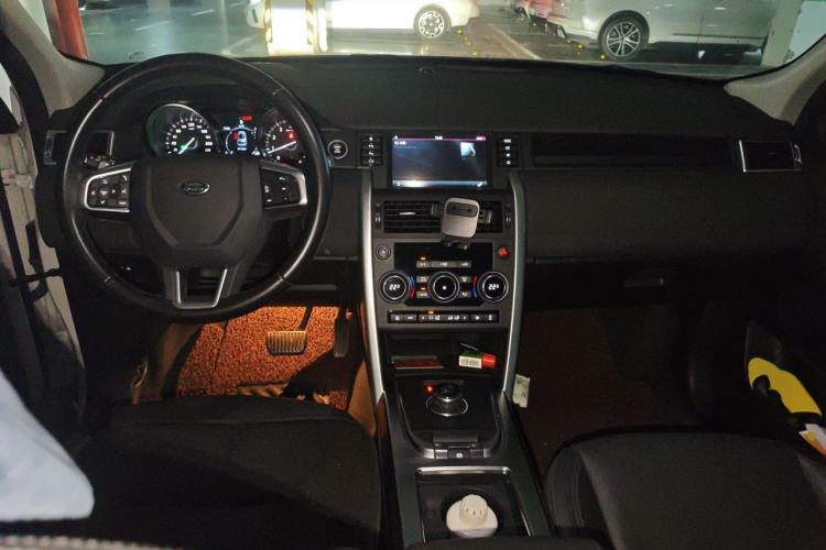Used Land Rover Discovery Sport 2019 240 PS PURE Edition China VI Standard Center Console