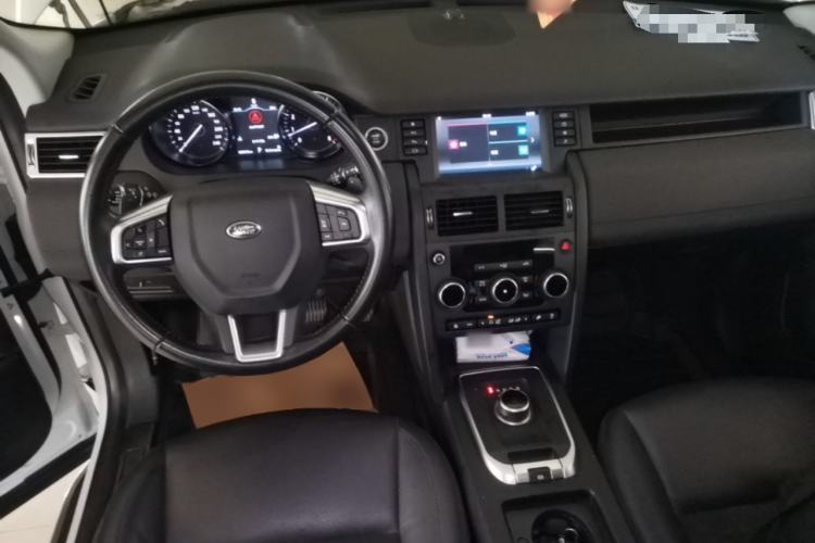 Used Land Rover Discovery Sport 2019 240 PS PURE Edition China VI Standard Center Console