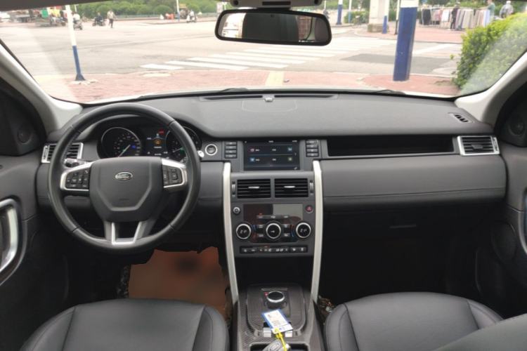 Used Land Rover Discovery Sport 2019 240 PS SE Version China VI Standard Center Console