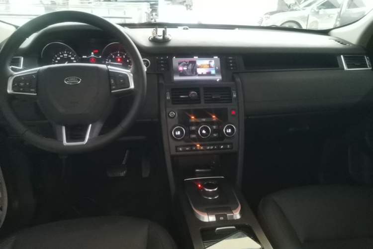 Used Land Rover Discovery Sport 2019 200PS PURE Edition China V Standard Center Console