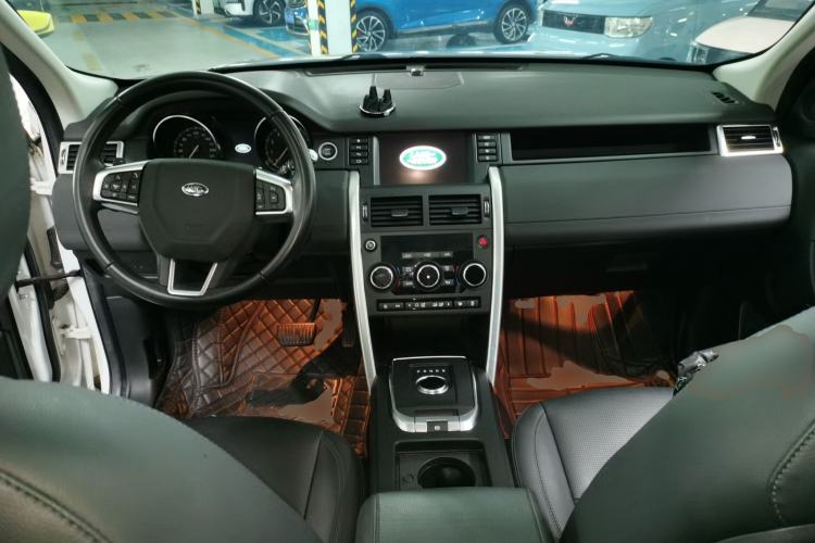 Used Land Rover Discovery Sport 2019 240 PS SE Version China VI Standard Center Console