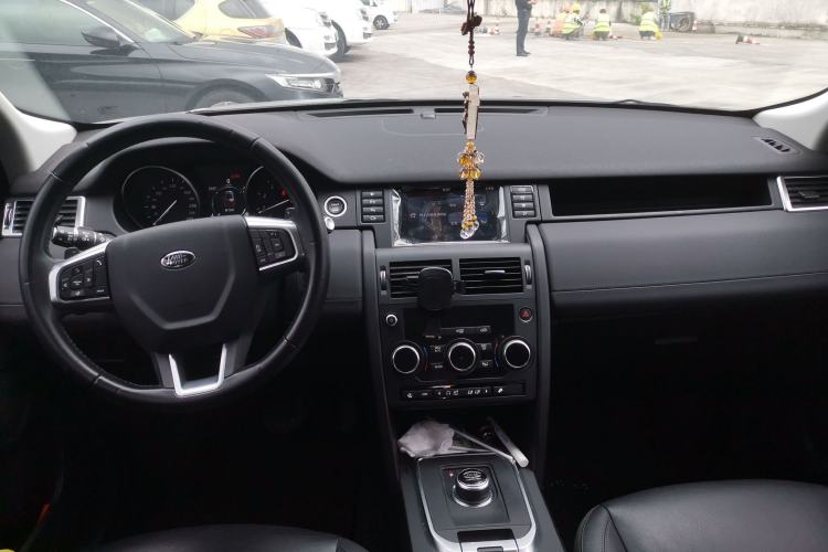 Used Land Rover Discovery Sport 2019 240 PS PURE Edition China VI Standard Center Console