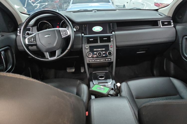 Used Land Rover Discovery Sport 2019 240 PS PURE Edition China VI Standard Center Console