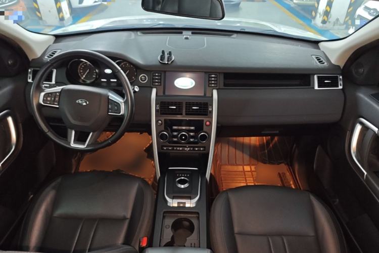 Used Land Rover Discovery Sport 2019 240 PS SE Version China VI Standard Center Console