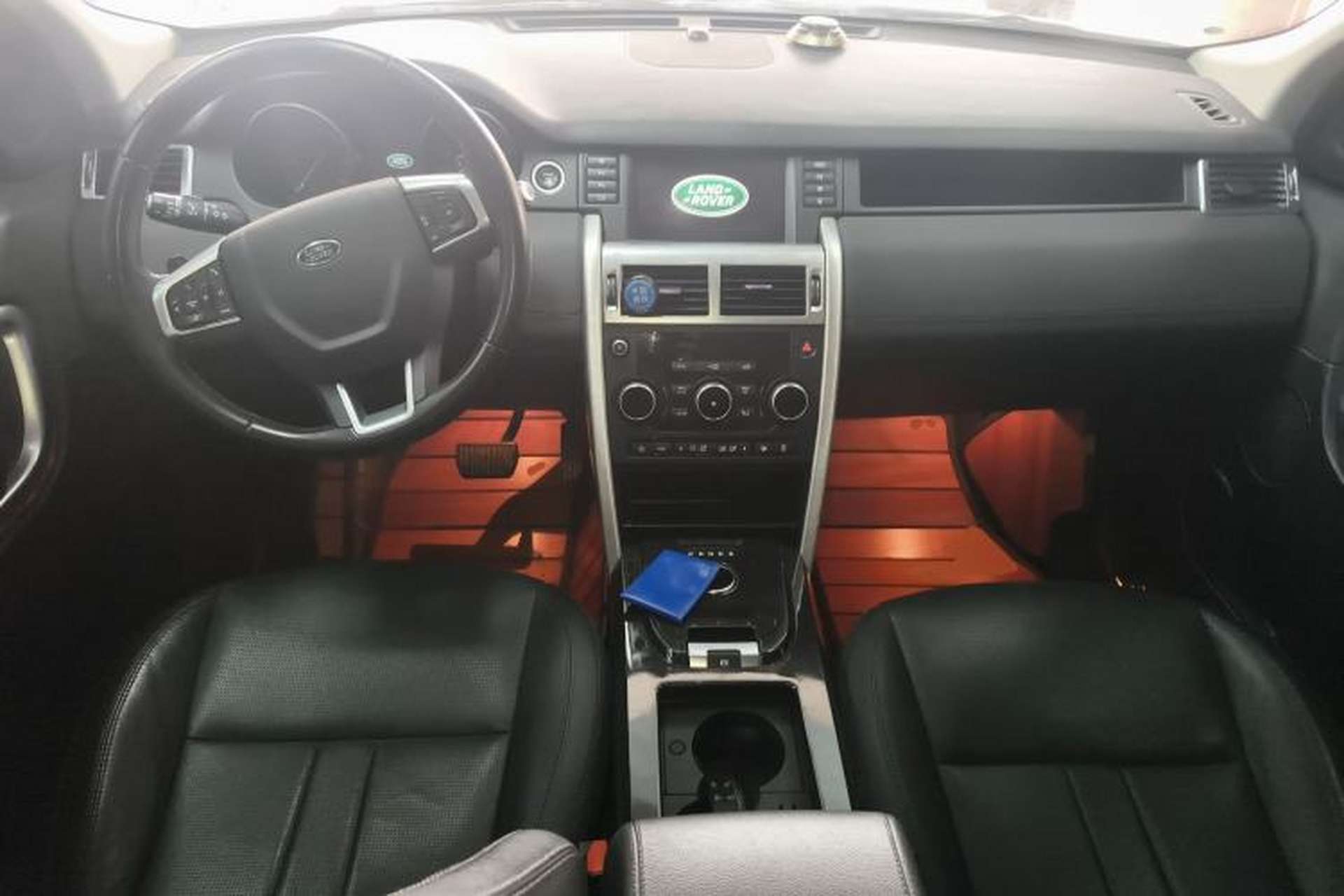 Used Land Rover Discovery Sport 2019 240 PS SE Version China VI Standard Center Console