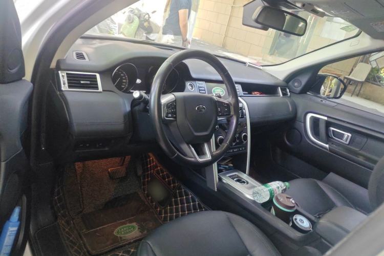 Used Land Rover Discovery Sport 2019 240 PS SE Version China VI Standard Center Console