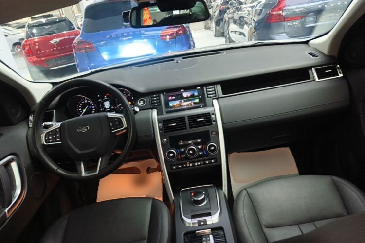 Used Land Rover Discovery Sport 2019 240 PS SE Version China VI Standard Center Console
