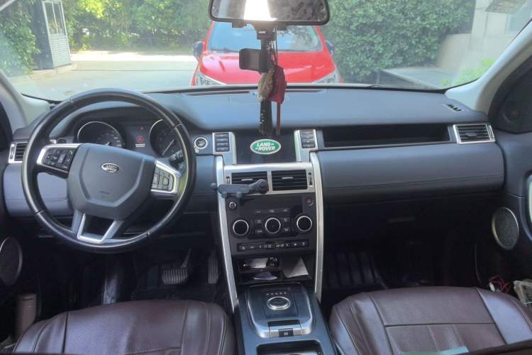 Used Land Rover Discovery Sport 2019 240 PS SE Version China VI Standard Center Console