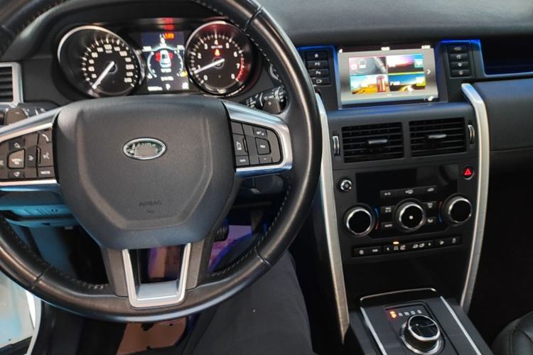 Used Land Rover Discovery Sport 2019 240 PS SE Version China V Standard Center Console