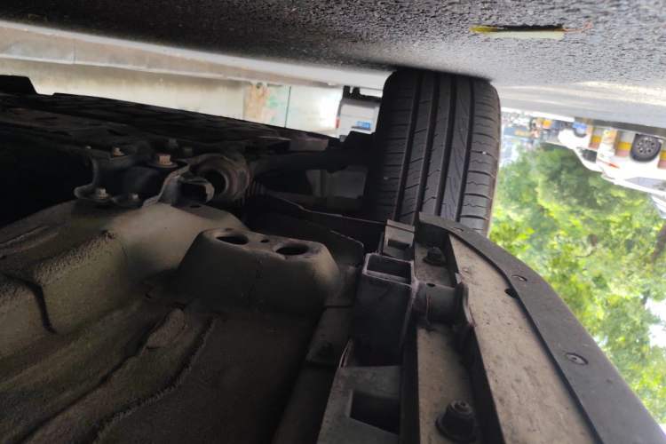Used Land Rover Discovery Sport 2019 240 PS HSE Version China VI Standard Chassis Front Left