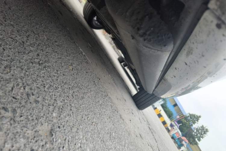 Used Land Rover Discovery Sport 2019 240 PS SE Version China VI Standard Chassis Front Left