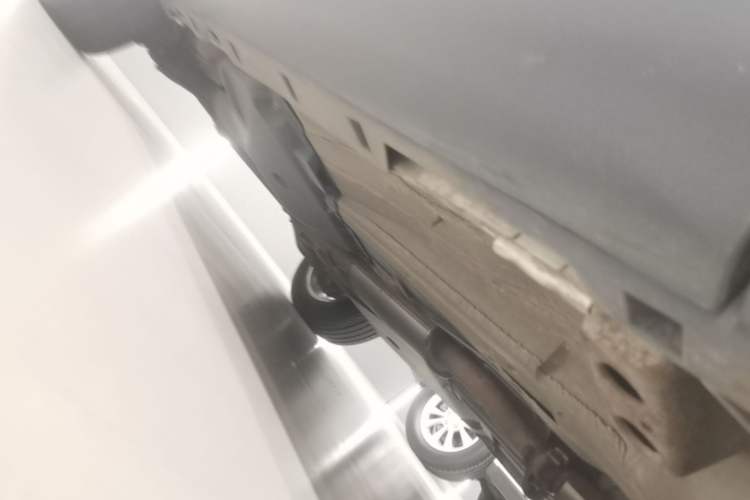 Used Land Rover Discovery Sport 2019 240 PS SE Version China VI Standard Chassis Front Right