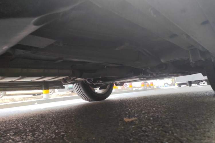 Used Land Rover Discovery Sport 2019 240 PS HSE Version China VI Standard Chassis Front Right
