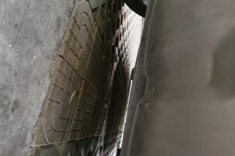 Used Land Rover Discovery Sport 2019 240 PS SE Version China VI Standard Chassis Front Right