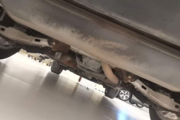 Used Land Rover Discovery Sport 2019 240 PS SE Version China VI Standard Chassis Rear