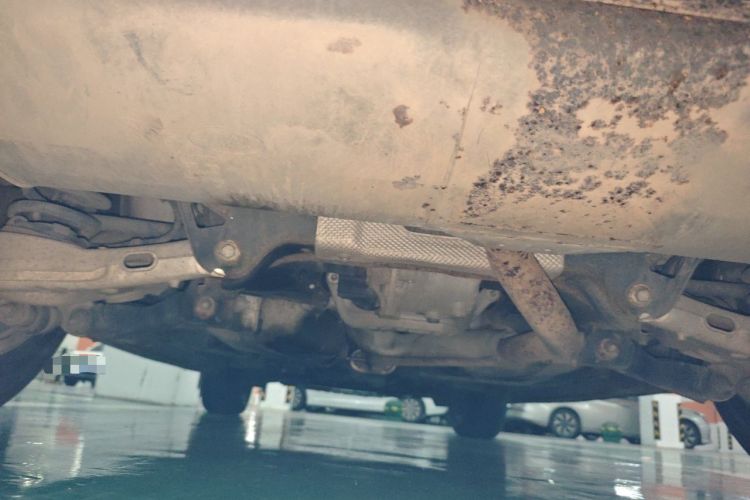 Used Land Rover Discovery Sport 2019 240 PS SE Version China VI Standard Chassis Rear