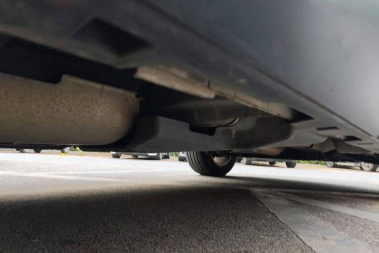 Used Land Rover Discovery Sport 2019 240 PS SE Version China VI Standard Chassis Rear Right