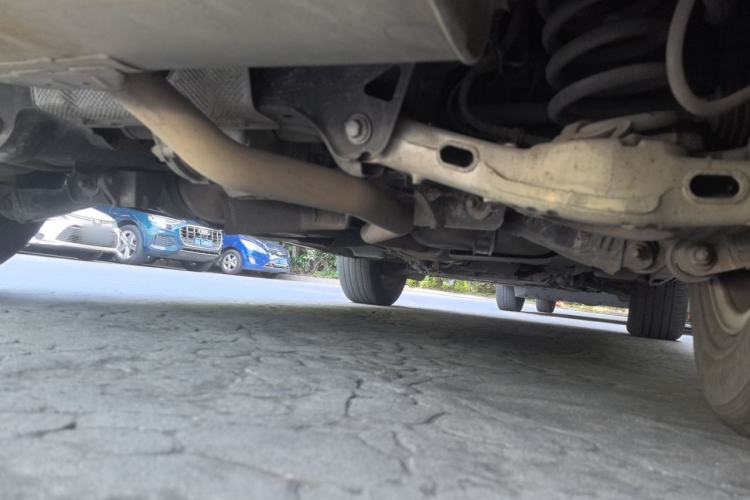 Used Land Rover Discovery Sport 2019 240 PS SE Version China VI Standard Chassis Rear Right