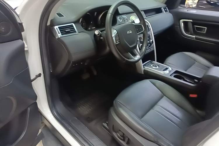 Used Land Rover Discovery Sport 2019 240 PS SE Version China VI Standard Driver Seat