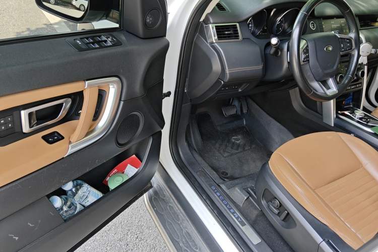 Used Land Rover Discovery Sport 2019 240 PS HSE LUXURY Edition China V Standard Driver Seat