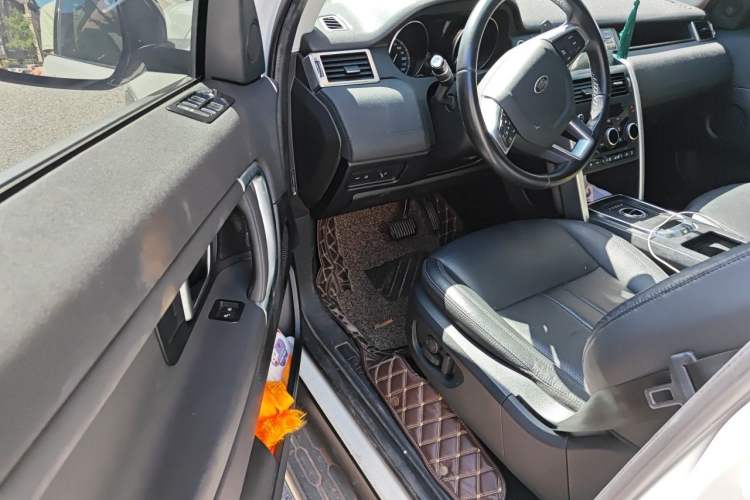 Used Land Rover Discovery Sport 2019 240 PS SE Version China VI Standard Driver Seat
