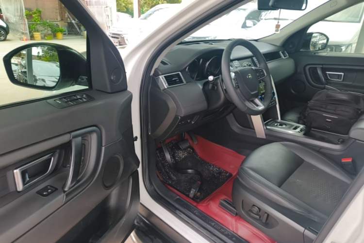 Used Land Rover Discovery Sport 2019 240 PS PURE Edition China VI Standard Driver Seat