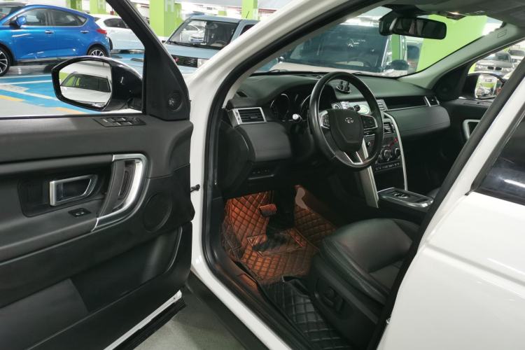 Used Land Rover Discovery Sport 2019 240 PS SE Version China VI Standard Driver Seat