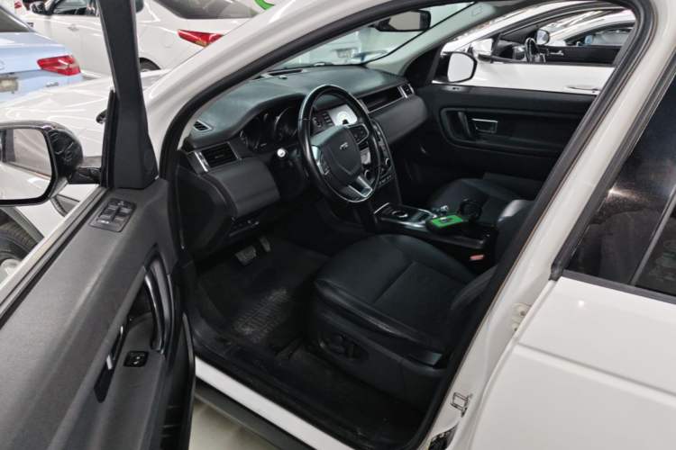 Used Land Rover Discovery Sport 2019 240 PS PURE Edition China VI Standard Driver Seat