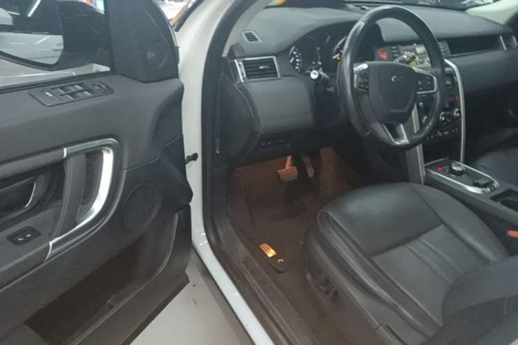 Used Land Rover Discovery Sport 2019 240 PS SE Version China VI Standard Driver Seat