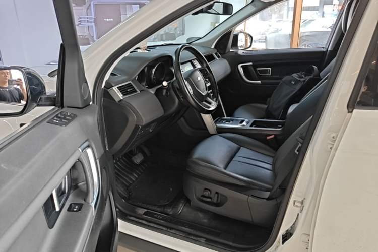 Used Land Rover Discovery Sport 2019 240 PS SE Version China VI Standard Driver Seat