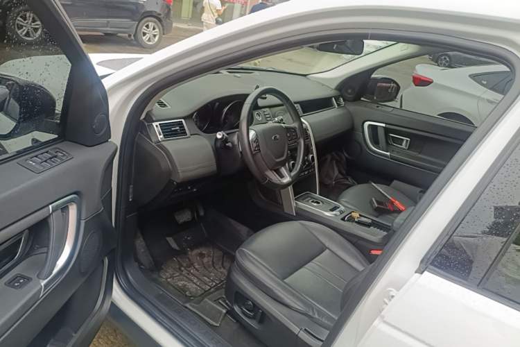 Used Land Rover Discovery Sport 2019 240 PS SE Version China VI Standard Driver Seat