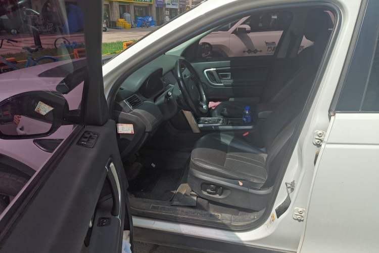 Used Land Rover Discovery Sport 2019 240 PS SE Version China VI Standard Driver Seat