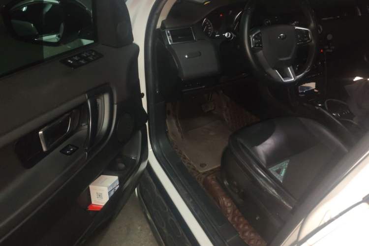 Used Land Rover Discovery Sport 2019 240 PS PURE Edition China VI Standard Driver Seat