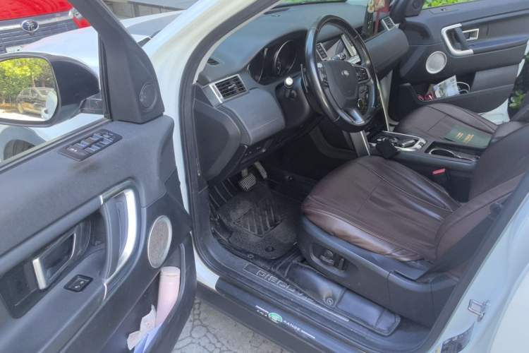 Used Land Rover Discovery Sport 2019 240 PS SE Version China VI Standard Driver Seat