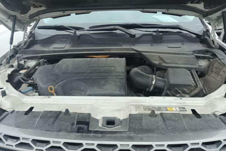 Used Land Rover Discovery Sport 2019 240 PS SE Version China V Standard Engine Bay